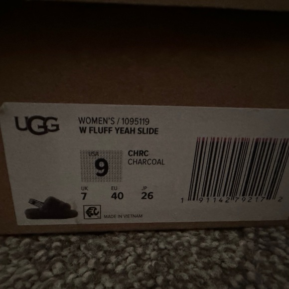 Fluff yeah UGG slides - Picture 4 of 4